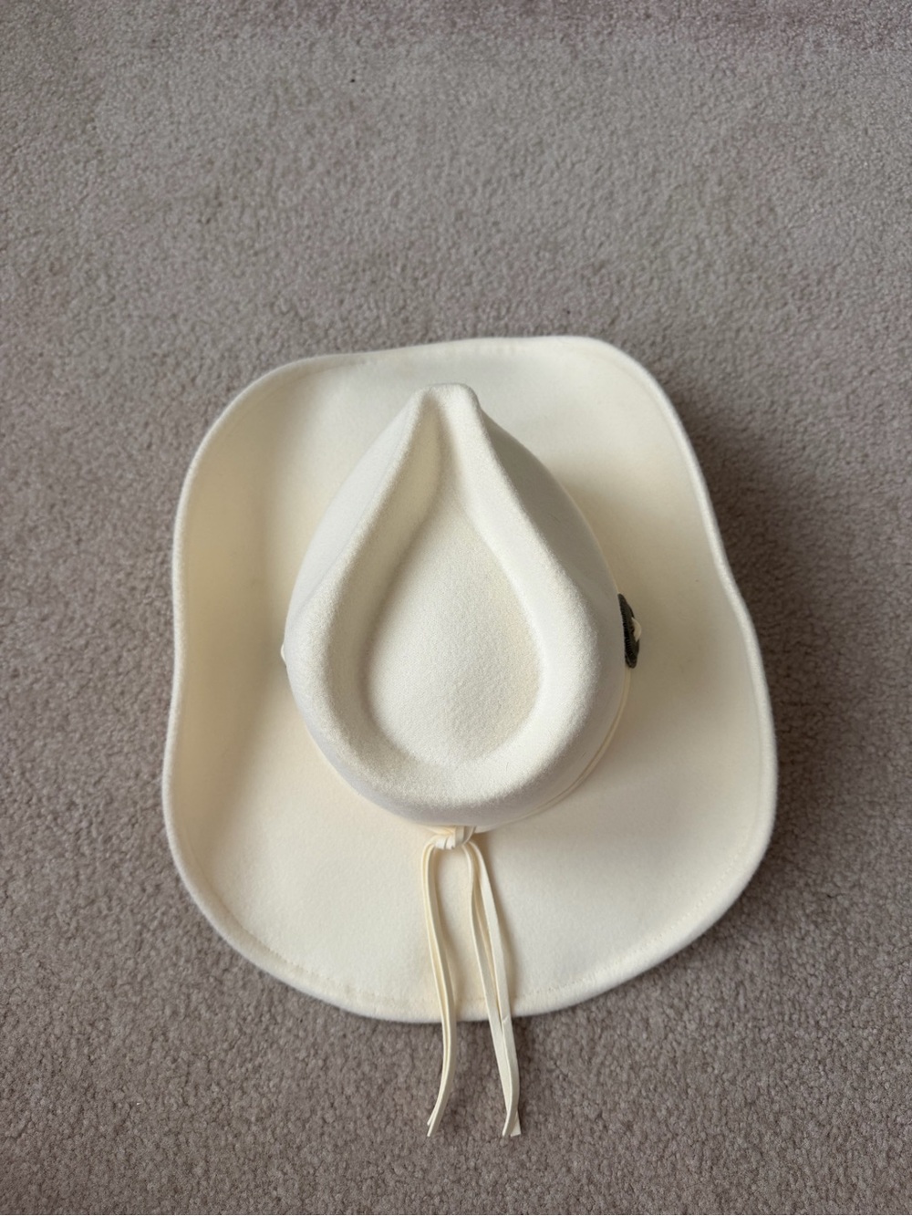 Vince Camuto White Western Cowboy Hat with Conchos - Picture 4 of 8